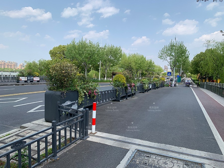 1588145227233002.jpg 花箱