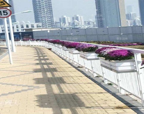 高架橋花箱 高架橋花箱