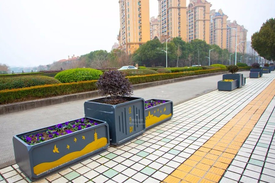 1677474766491396.jpg 花箱