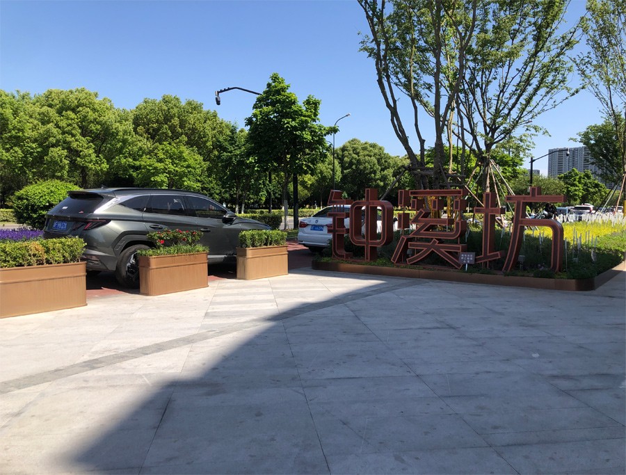 1715749014225932.jpg 花箱